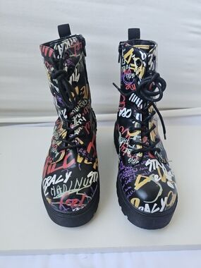 Multicolor Urban Graffiti-Style Platform Boots - Size 7